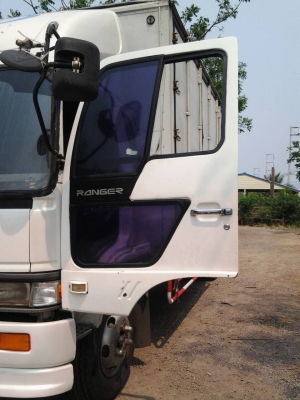 รถ6ล้อHINOสิงห์ไฮเทค195แรงตู้เปิด10บานไม่มีเสากลางยาว7มยาง900