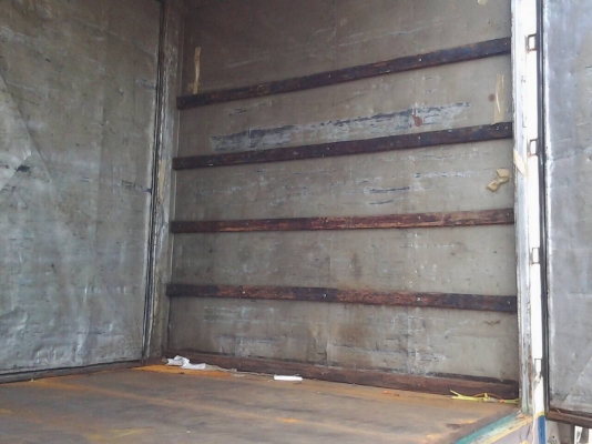 รถ6ล้อHINOสิงห์ไฮเทค195แรงตู้เปิด10บานไม่มีเสากลางยาว7มยาง900