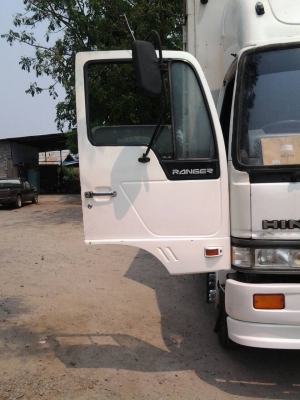 รถ6ล้อHINOสิงห์ไฮเทค195แรงตู้เปิด10บานไม่มีเสากลางยาว7มยาง900