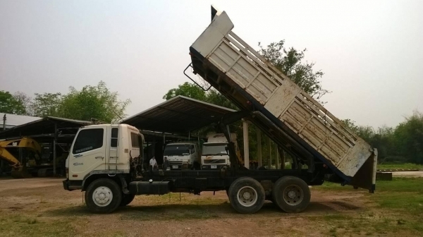 ขายไอ้หลง M6 ปี 46 คัสซีสวยตลอดเส้น เครื่องเดิม 6D16 เทอร์โบอินเตอร์ 260 แรงม้า เกียร์เดิม ยางเต็ม ทะเบียนพร้อมโอนครับ