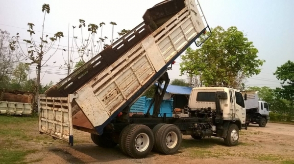 ขายไอ้หลง M6 ปี 46 คัสซีสวยตลอดเส้น เครื่องเดิม 6D16 เทอร์โบอินเตอร์ 260 แรงม้า เกียร์เดิม ยางเต็ม ทะเบียนพร้อมโอนครับ