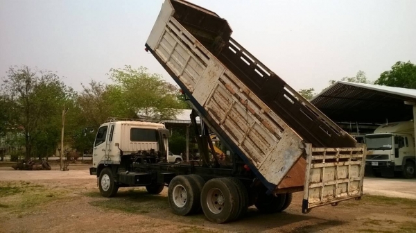 ขายไอ้หลง M6 ปี 46 คัสซีสวยตลอดเส้น เครื่องเดิม 6D16 เทอร์โบอินเตอร์ 260 แรงม้า เกียร์เดิม ยางเต็ม ทะเบียนพร้อมโอนครับ