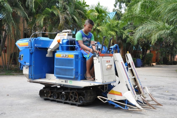 ขายรถเกี่ยว นวดข้าวISEKI ดีเซล2สูบ สวยเดิมจากญี่ปุ่น 58,000เท่านั้น!!