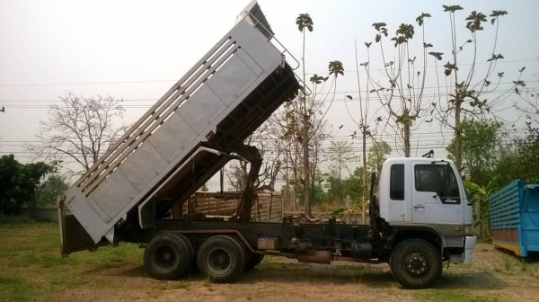 ขาย 10 ล้อดั้ม HINO FM2K ปี 40 คัสซีสวยตลอดเส้น เครื่องเดิม K13D 260 แรงม้า เกียร์เดิม สโลว์เดิม ยางเต็มทั้ง 10 เส้น ทะเบียนเต็มพร้อมโอน