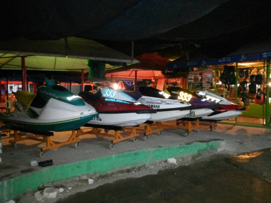 เจ็ทสกีมือ2สภาพพร้อมไช้เดิมและแต่งมีหลายลำคับสมบูรณ์นอกจากในรูปยังมีอีกหลายลำครับ