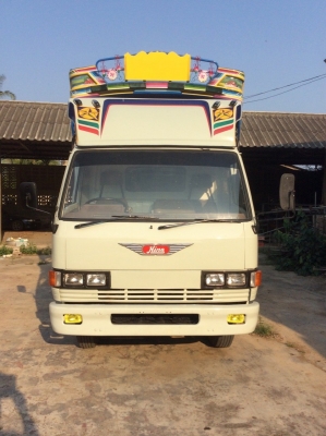 HINO 6ล้อ ยาว 5.6เมตร คอกสูง2.3 ม.เครืรองดี ครัทซีสวย ขาย400,000 บาท (ศุภากร 081-4252943)