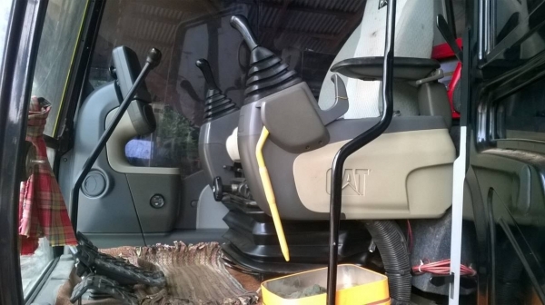 ขายแบคโฮ CAT 320D กระบอกดำ สภาพสวยเต็มทุกอย่าง เครื่องแน่น ปั้มดี เอวแน่น แทรคดี แอร์เย็น เอกสารทะเบียนพร้อมครับ