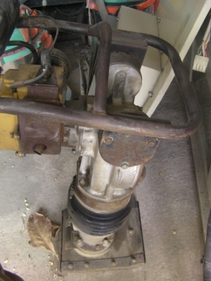 เครื่องตบดิน แบบ จิงโจ้ เก่านอกขายตามสภาพใช้งานได้จริง ราคา12,500บาท ยี่ห้อ เมลว่า เครื่องตบดิน แบบ จิงโจ้ เก่านอกขายตามสภาพใช้งานได้จริง ราคา12,500บาท ยี่ห้อ เมลว่า