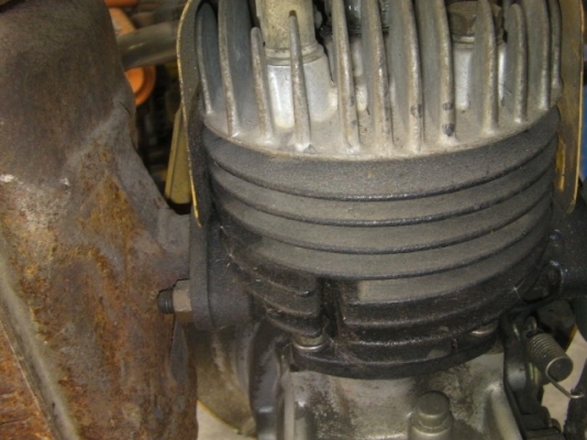 เครื่องตบดิน แบบ จิงโจ้ เก่านอกขายตามสภาพใช้งานได้จริง ราคา12,500บาท ยี่ห้อ เมลว่า