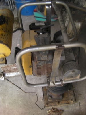 เครื่องตบดิน แบบ จิงโจ้ เก่านอกขายตามสภาพใช้งานได้จริง ราคา12,500บาท ยี่ห้อ robin