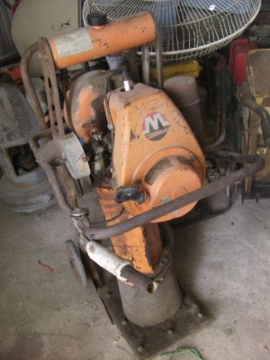 เครื่องตบดิน แบบ จิงโจ้ เก่านอกขายตามสภาพใช้งานได้จริง ราคา12,500บาท ยี่ห้อ มิคาซ่า พร้อมรถเข็น