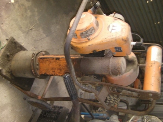 เครื่องตบดิน แบบ จิงโจ้ เก่านอกขายตามสภาพใช้งานได้จริง ราคา12,500บาท ยี่ห้อ มิคาซ่า พร้อมรถเข็น เครื่องตบดิน แบบ จิงโจ้ เก่านอกขายตามสภาพใช้งานได้จริง ราคา12,500บาท ยี่ห้อ มิคาซ่า พร้อมรถเข็น