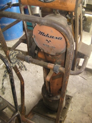 เครื่องตบดิน แบบ จิงโจ้ เก่านอกขายตามสภาพใช้งานได้จริง ราคา12,500บาท ยี่ห้อ มิคาซ่า พร้อมรถเข็น เครื่องตบดิน แบบ จิงโจ้ เก่านอกขายตามสภาพใช้งานได้จริง ราคา12,500บาท ยี่ห้อ มิคาซ่า พร้อมรถเข็น