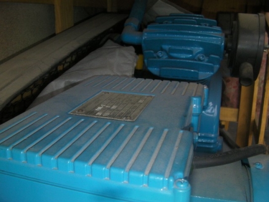 ปั่มลมของให้ ยี่ห้อ MXB มอเตอร์3แนงไฟ220V. ถัง100ลิตร ราคา 12,000บาท