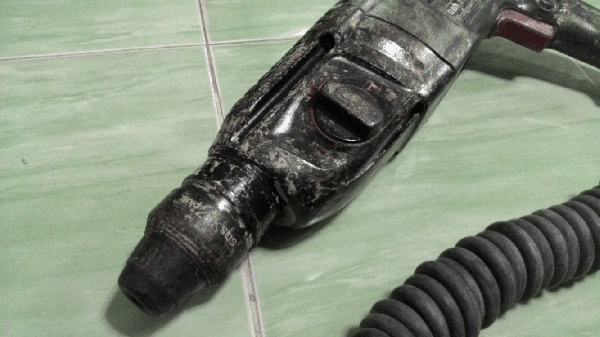 ขายสว่านโรตารี่สะกัดคอนกรีด BOSCH GBH2-26DE