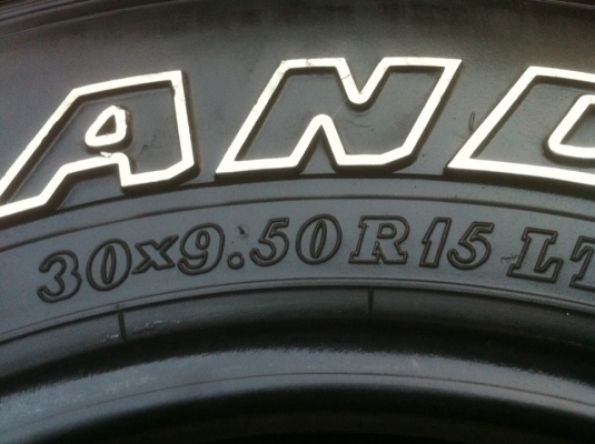 ยาง Dunlop 30 9.5 R15 ดอกหนาๆ