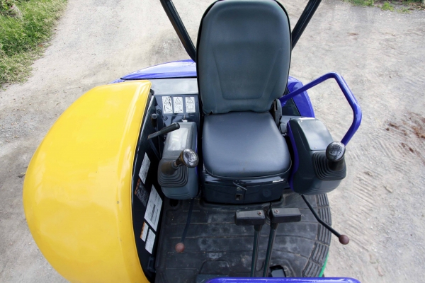 ขายรถแม็คโคร KOMATSU PC30MR-1 ไม่เคยผ่านการใช้งานในไทย ติดต่อ 086-775-7900, 086-324-1992