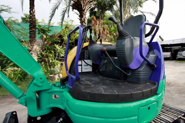 ขายรถแม็คโคร KOMATSU PC30MR-1 ไม่เคยผ่านการใช้งานในไทย ติดต่อ 086-775-7900, 086-324-1992