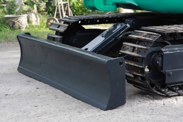 ขายรถแม็คโคร KOMATSU PC30MR-1 ไม่เคยผ่านการใช้งานในไทย ติดต่อ 086-775-7900, 086-324-1992