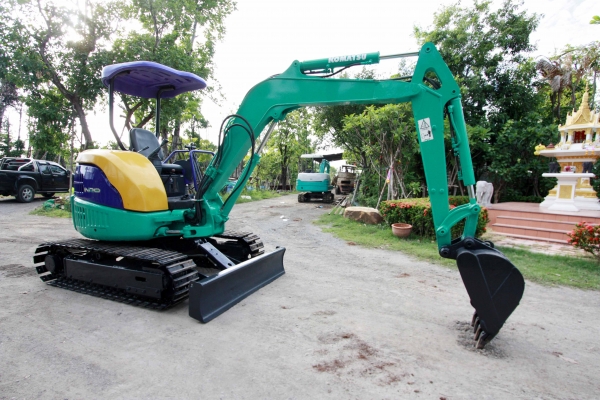 ขายรถแม็คโคร KOMATSU PC30MR-1 ไม่เคยผ่านการใช้งานในไทย ติดต่อ 086-775-7900, 086-324-1992