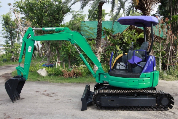 ขายรถแม็คโคร KOMATSU PC30MR-1 ไม่เคยผ่านการใช้งานในไทย ติดต่อ 086-775-7900, 086-324-1992