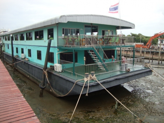 เรือสำราญสำหรับเป็นร้านอาหารลอยน้ำ มีสองชั้น รองรับลูกค้าได้หลายร้อยคนสภาพดี