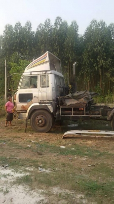 ขายด่วน!!! สิบล้อหัวลาก เพลาเดียว ขายด่วน!!! สิบล้อหัวลาก เพลาเดียว