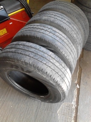 215/70R15 BRIDGESTONE  LEO RV ชุด 4 เส้น  TEL.081-427-3941
