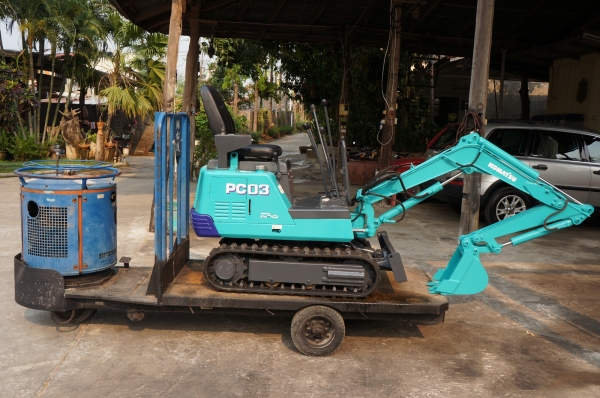 ขายรถขุดขนาดจิ๋ว KOMUTSU PC03  ใส่ท้ายรถปิคอัพสบาย