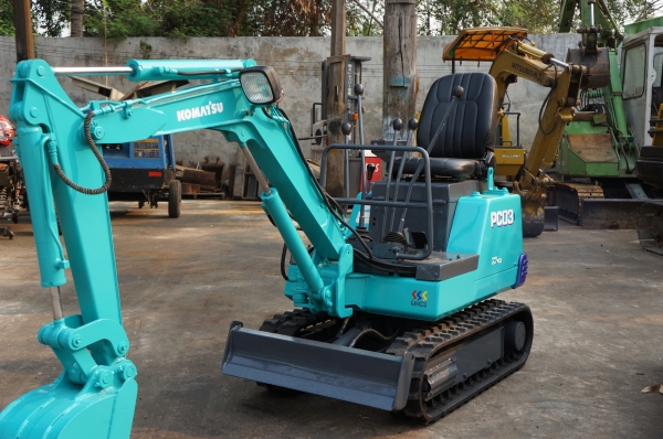 ขายรถขุดขนาดจิ๋ว KOMUTSU PC03 ใส่ท้ายรถปิคอัพสบาย ขายรถขุดขนาดจิ๋ว KOMUTSU PC03 ใส่ท้ายรถปิคอัพสบาย