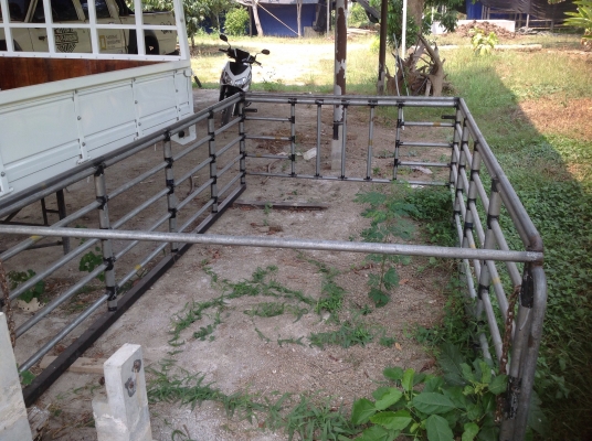 ขาย คอกเหล็ก รถ 4 ล้อ 1.80 x 3.20 m.