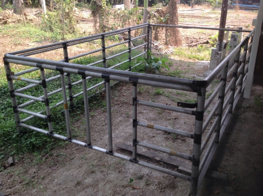 ขาย คอกเหล็ก รถ 4 ล้อ 1.80 x 3.20 m.