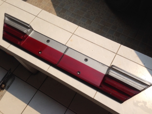 ขายกันชนเล็ก BMW E30 แผงทับทิม hella W124 ขายกันชนเล็ก BMW E30 แผงทับทิม hella W124