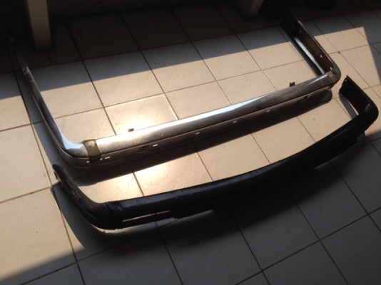 ขายกันชนเล็ก BMW E30 แผงทับทิม hella W124