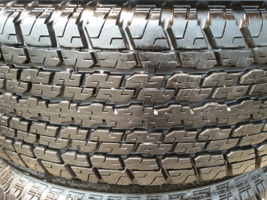 ล้อขอบ 17 พร้อมยางปี 14 ชุดล่ะ 16500