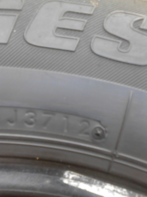 215/70R16 BRIDGESTONE DURAVIS R611  ชุด  4 เส้น  TEL.081-427-3941