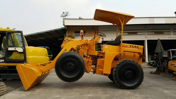 ขาย รถตักล้อยาง TCM รุ่น STD10 มือสองญี่ปุ่น ตักได้ 1คิว สองเพลา เอวอ่อน เกียร์ทอร์ค เครื่องอีซูซุ C240 ทำงานคล่องตัว มือถือ/ LINE ID :0818753444