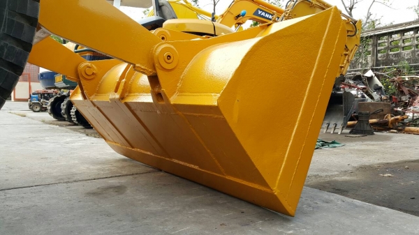 ขาย รถตักล้อยาง TCM รุ่น STD10 มือสองญี่ปุ่น ตักได้ 1คิว สองเพลา เอวอ่อน เกียร์ทอร์ค เครื่องอีซูซุ C240 ทำงานคล่องตัว มือถือ/ LINE ID :0818753444