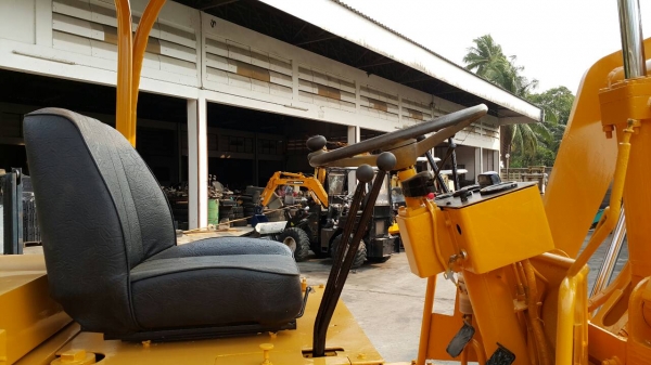 ขาย รถตักล้อยาง TCM รุ่น STD10 มือสองญี่ปุ่น ตักได้ 1คิว สองเพลา เอวอ่อน เกียร์ทอร์ค เครื่องอีซูซุ C240 ทำงานคล่องตัว มือถือ/ LINE ID :0818753444