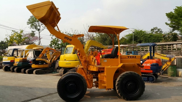 ขาย รถตักล้อยาง TCM รุ่น STD10 มือสองญี่ปุ่น ตักได้ 1คิว สองเพลา เอวอ่อน เกียร์ทอร์ค เครื่องอีซูซุ C240 ทำงานคล่องตัว มือถือ/ LINE ID :0818753444