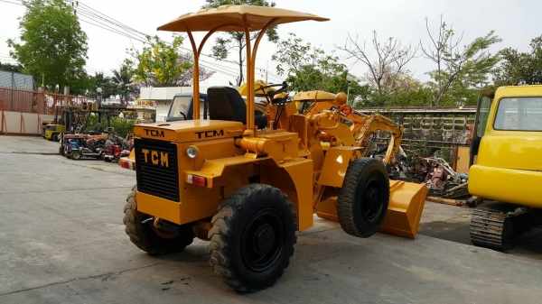 ขาย รถตักล้อยาง TCM รุ่น STD10 มือสองญี่ปุ่น ตักได้ 1คิว สองเพลา เอวอ่อน เกียร์ทอร์ค เครื่องอีซูซุ C240 ทำงานคล่องตัว มือถือ/ LINE ID :0818753444