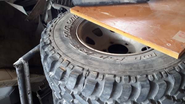 ขอขายล้อ ขอบ 15 5รู 139.7 พร้อมยาง achilles 31 ครับ