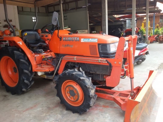 ปัญญาแทรคเตอร์..จัดมาให้ครับ ด่วน!!!คูโบต้า L2808 ใบมีดคานล่าง พร้อมผาน 5 รถไร่สีเดิมๆ จัดส่ง อ.ด่านช้าง จ.สุพรรณบุรี