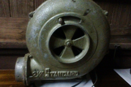 ตัวเป่าลม 2.5 นิ้วสภาพเดิมๆครับพร้อมใช้  ขนาด 2.5  นิ้ว โครงสร้างอะลูมิเนียมครับ แรงๆครับ  ราคานี้คุ้มครับ