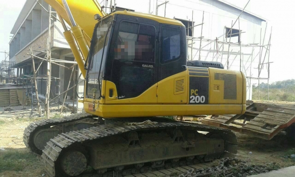 **1,700,000 บ.ต่อรอง///แบคโฮPC200-7** ขาย แบคโฮ KOMATSU PC200-7 สวยๆ PC200-7 S.No.C72xxx ปี05 ไฟฟ้าเต็ม เครื่องเดิม ปั้มเดิม ใช้งาน 11,xxx ชั่วโมงเครื่องดีแน่น ปั้มดีแรง ทำงานดี เร็ว ไม่มีโหลด บูมอาร์มสวย ไม่ปะไม่ดาม ไม่ร้าว บุ้งกี๋หนา บูท/สลักแน่น เอวดี