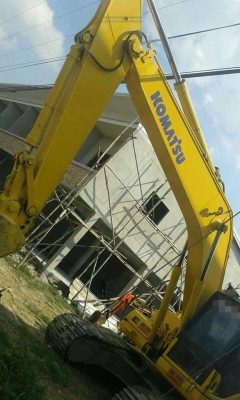 **1,700,000 บ.ต่อรอง///แบคโฮPC200-7** ขาย แบคโฮ KOMATSU PC200-7 สวยๆ PC200-7 S.No.C72xxx ปี05 ไฟฟ้าเต็ม เครื่องเดิม ปั้มเดิม ใช้งาน 11,xxx ชั่วโมงเครื่องดีแน่น ปั้มดีแรง ทำงานดี เร็ว ไม่มีโหลด บูมอาร์มสวย ไม่ปะไม่ดาม ไม่ร้าว บุ้งกี๋หนา บูท/สลักแน่น เอวดี