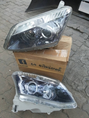 ขายไฟหน้าวีครอส 1 คู่