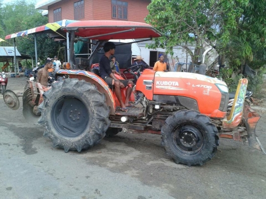 รถไถ่47แรงพร้อมใช้อุปกรณ์มีตัวดันหน้าพาล6โรตารี่ รถพร้อมใช้เครื่องดี