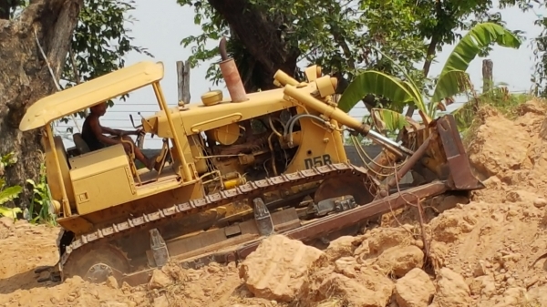 ขายรถแทรกเตอร์ CAT.D5-B เกียร์ตัด ตีนไก่ เครื่องฝาบาง รถสวยราคา.650000 ต่อรอง