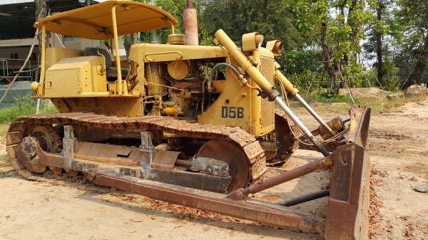 ขายรถแทรกเตอร์ CAT.D5-B เกียร์ตัด ตีนไก่ เครื่องฝาบาง รถสวยราคา.650000 ต่อรอง
